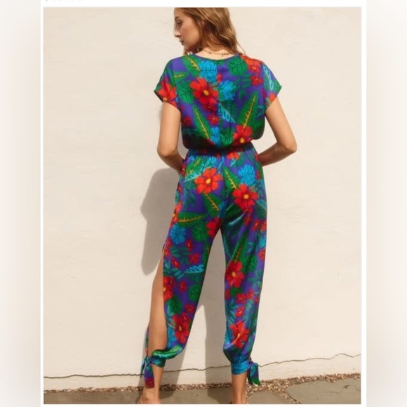 Dress Forum Satin Feel Blue Red Tropical Print Split Leg Ties Jumpsuit Small - Picture 4 of 15